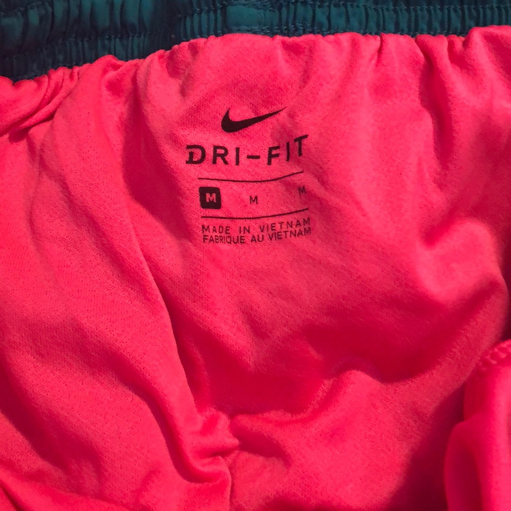 Nike short - Picture 2 of 2